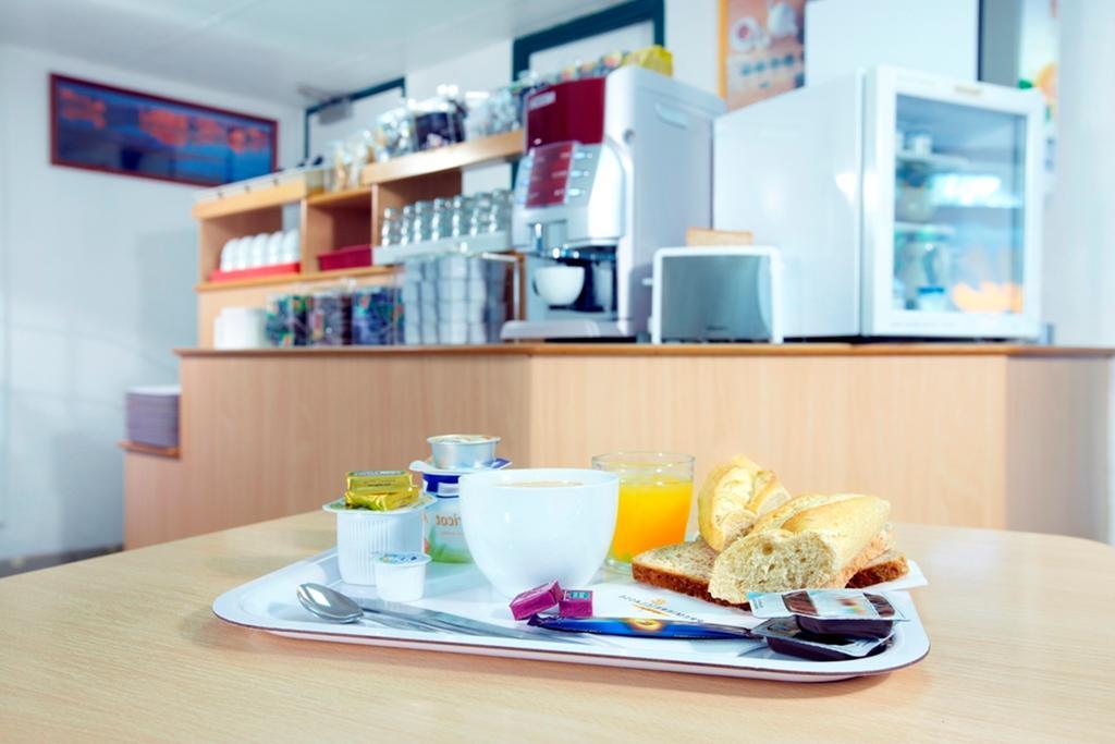 Premiere Classe Évreux Екстериор снимка A typical breakfast