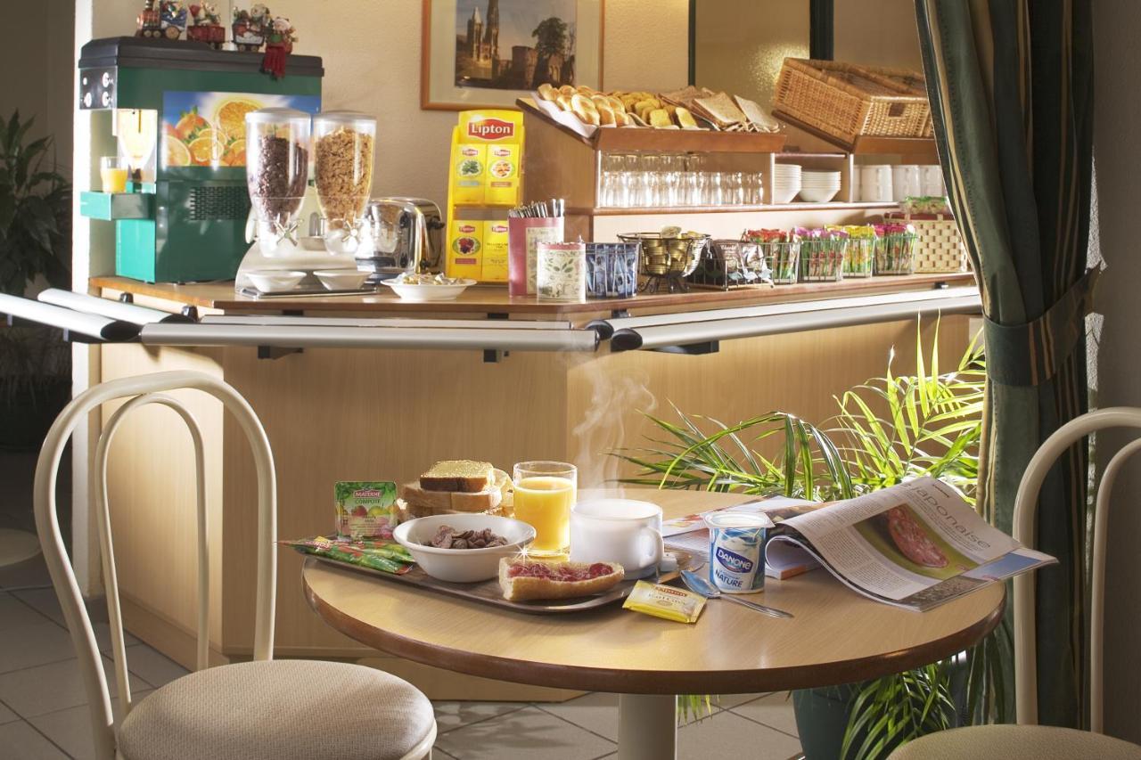 Premiere Classe Évreux Екстериор снимка Breakfast at a hotel