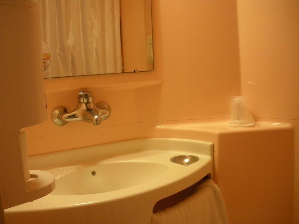 Premiere Classe Évreux Екстериор снимка A washbasin