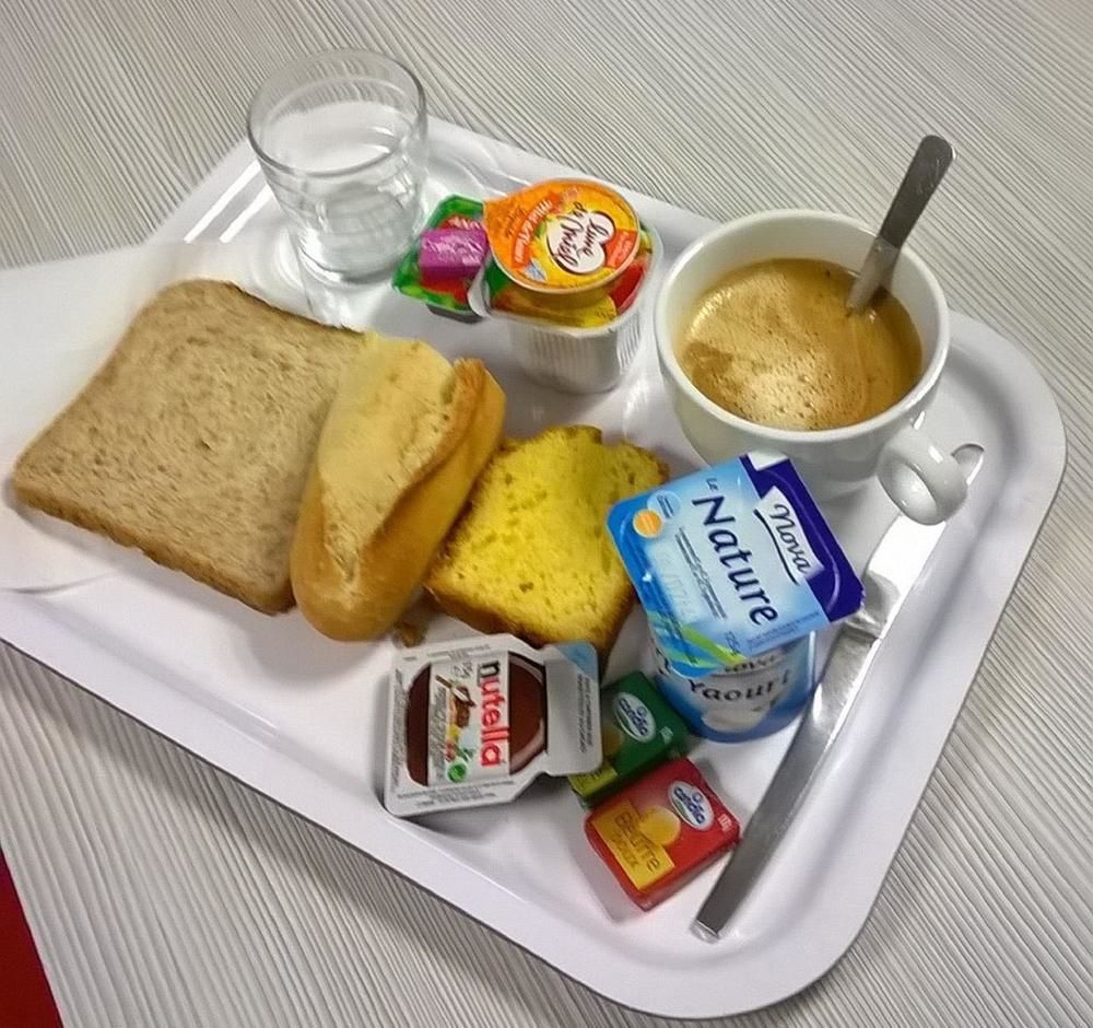 Premiere Classe Évreux Екстериор снимка A typical breakfast in France