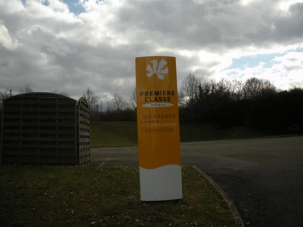 Premiere Classe Évreux Екстериор снимка Entrance to the school