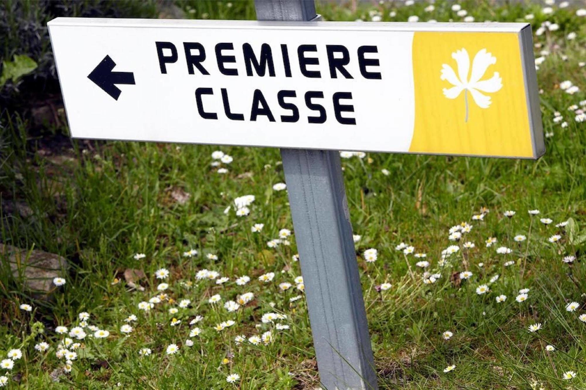 Premiere Classe Évreux Екстериор снимка A sign for the route