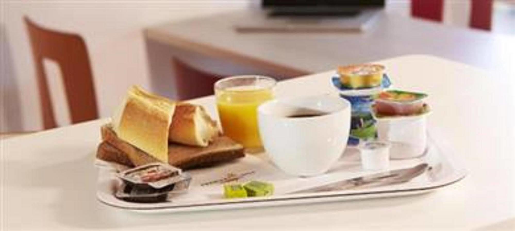 Premiere Classe Évreux Екстериор снимка A typical breakfast